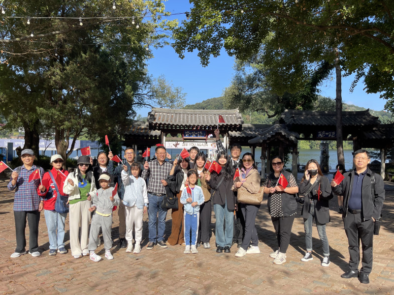 旅游团合影