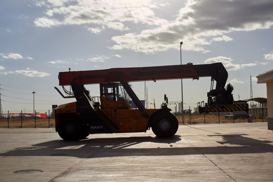 港口集装箱吊车项目