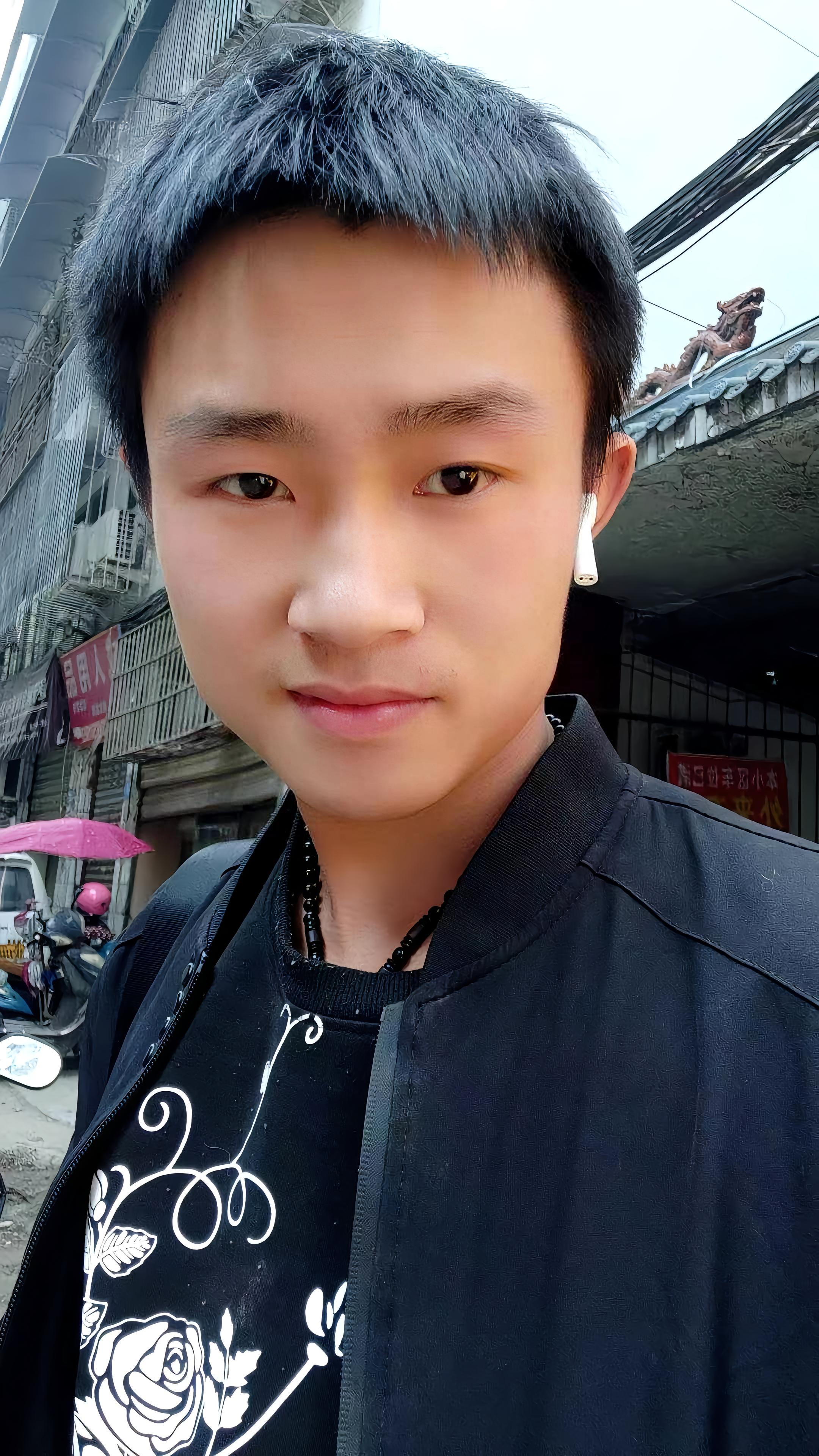 购买推特账号用户头像 - 真实用户评价